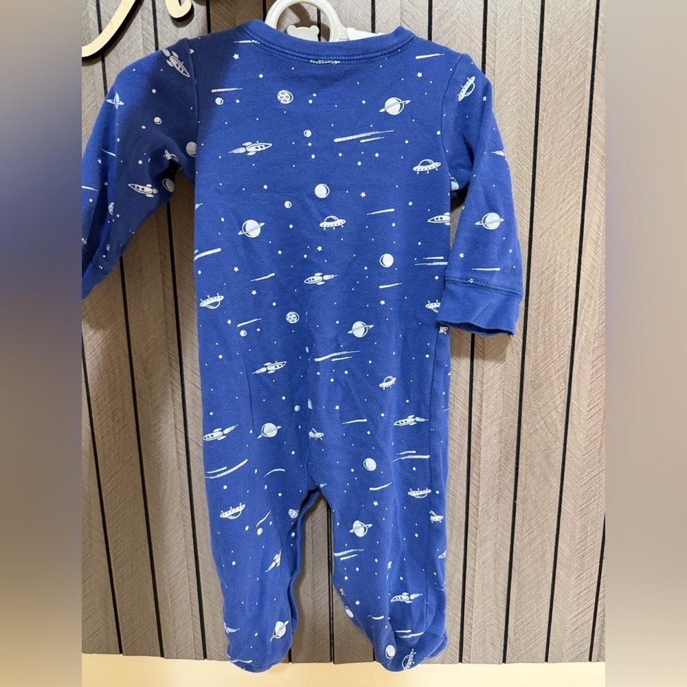 ❤️ BUNDLE 4/$20 Carter's Blue Space Adventure Footie 9M - Picture 2 of 3